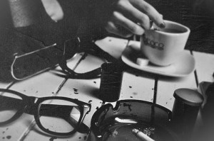 black-and-white-cigarette-coffee-glasses-smoke-Favim.com-267792_original